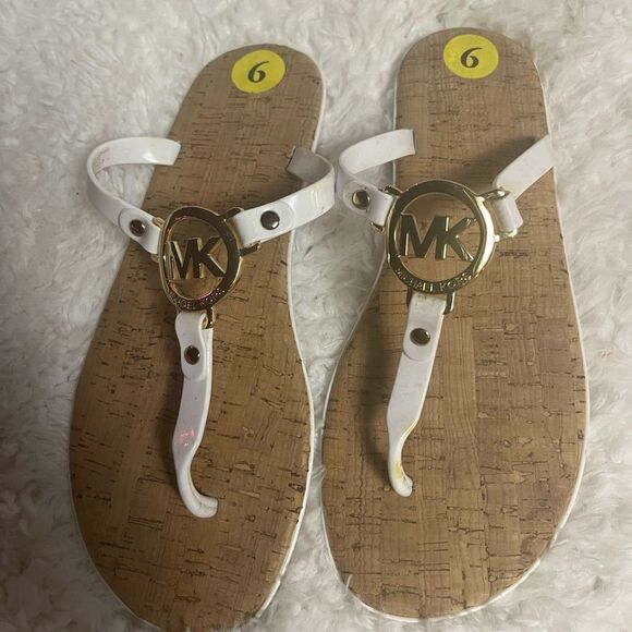 Michael Kors T strap white jelly thong sandals with gold tone logo Size 9 - Picture 2 of 8